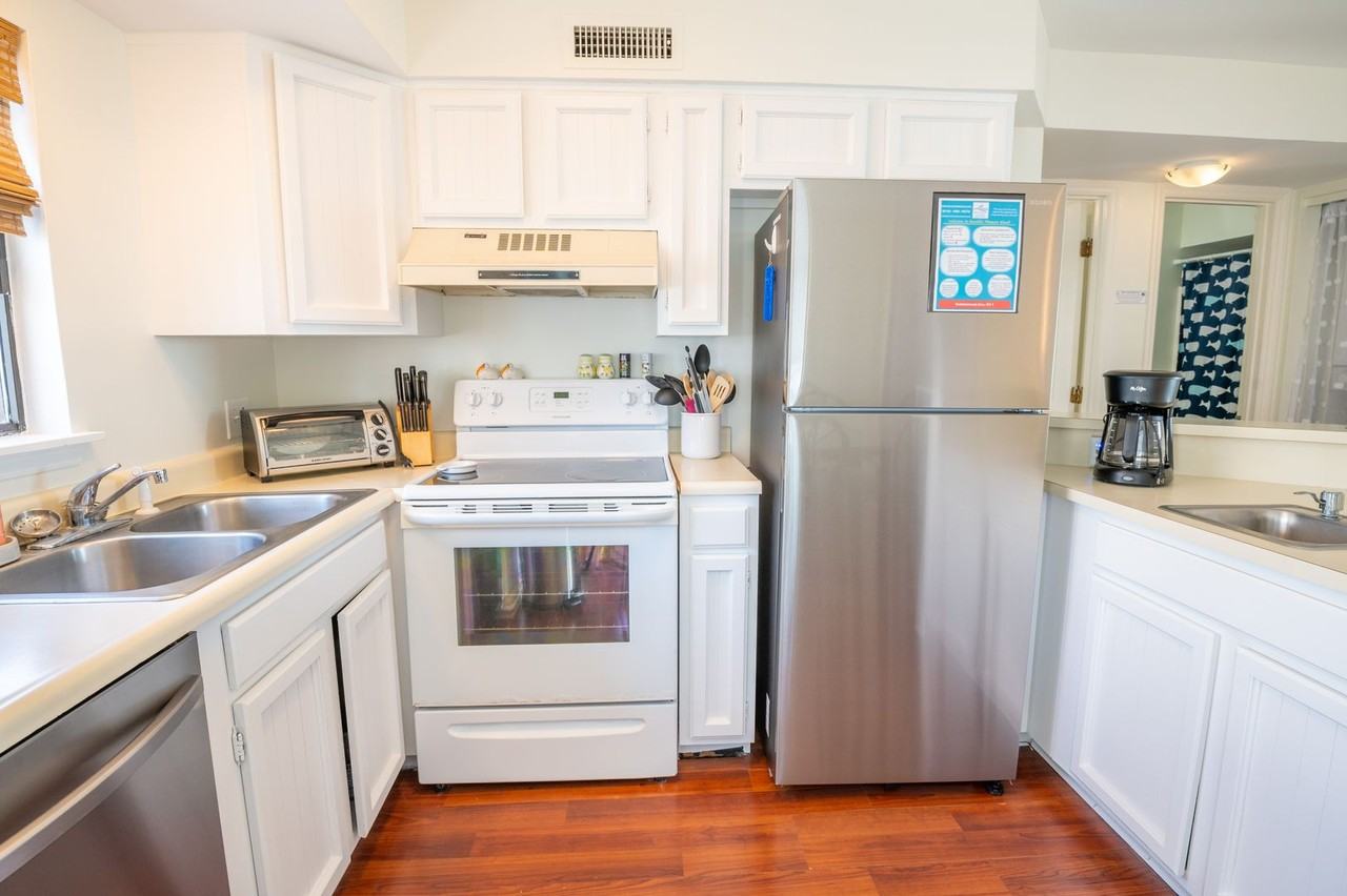 1411 South Lake Park Boulevard - Photo 3 of 22