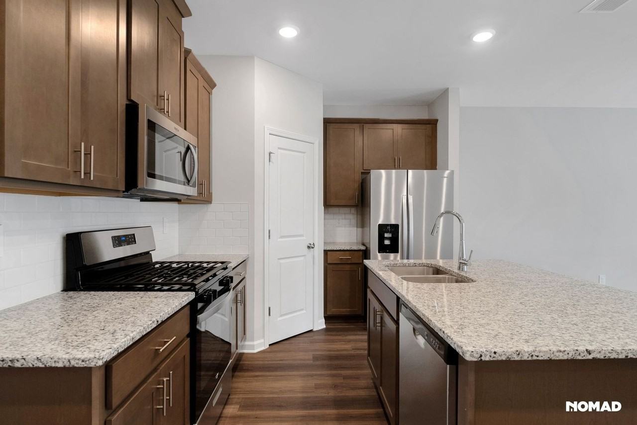 4274 Holland Grove Rd - Photo 2 of 23
