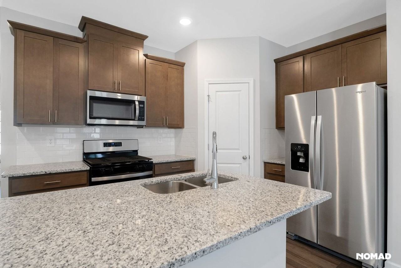4274 Holland Grove Rd - Photo 3 of 23