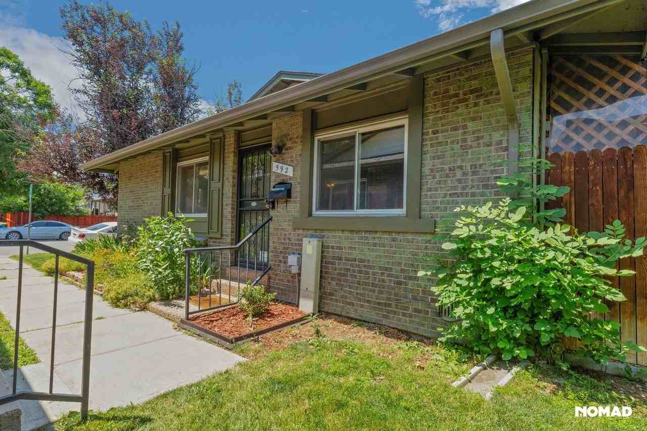 592 S Carr St - Photo 3 of 31