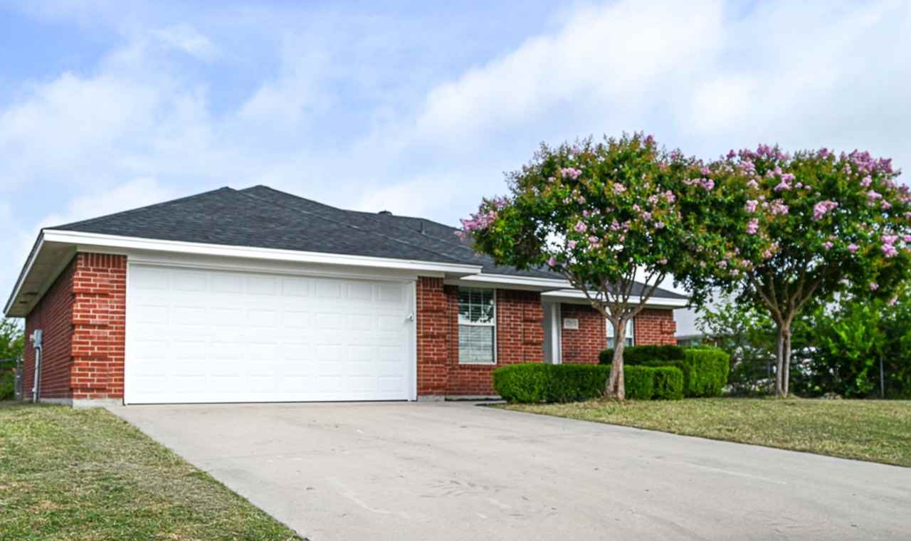 1705 N Cates St - Photo 2 of 15