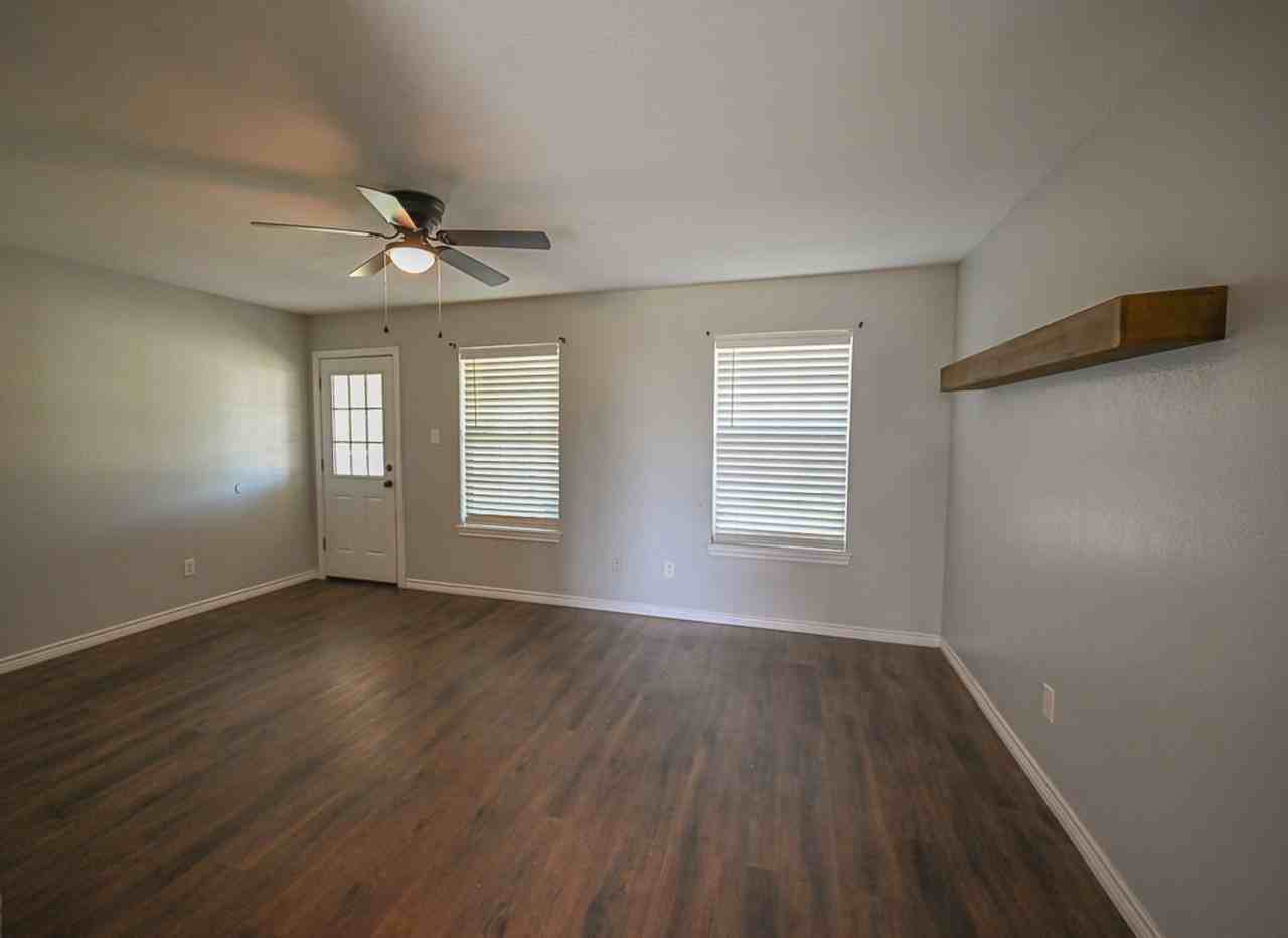 1705 N Cates St - Photo 3 of 15