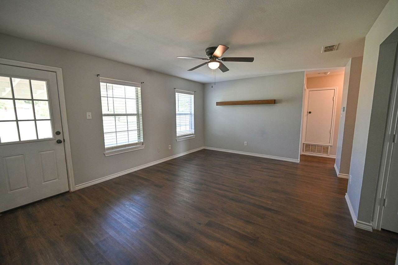 1705 N Cates St - Photo 4 of 15