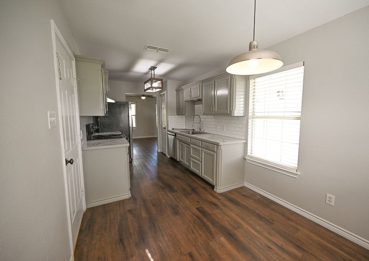 1705 N Cates St - Photo 6 of 15
