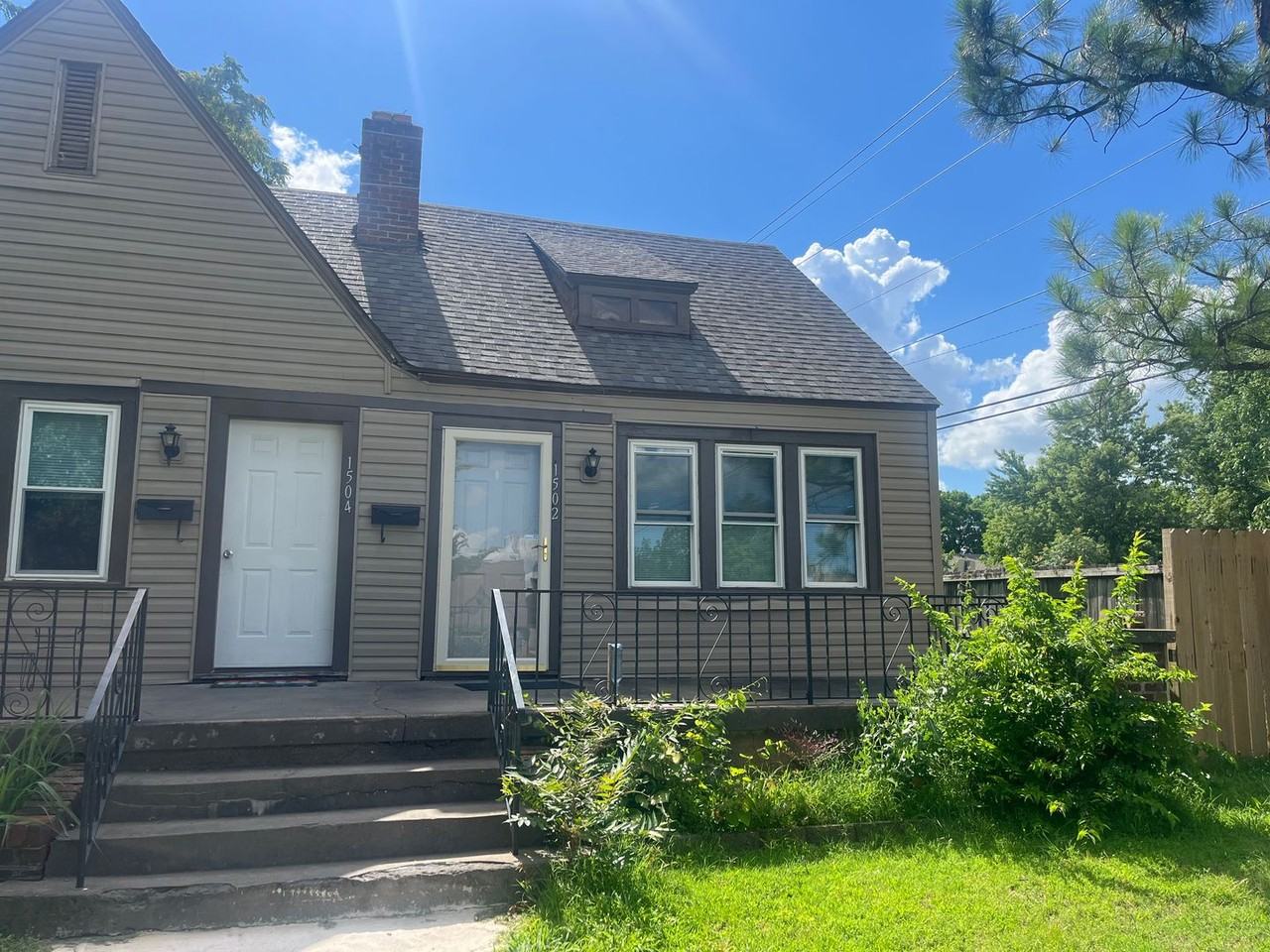 1502 S Knoxville Ave - Photo 2 of 21