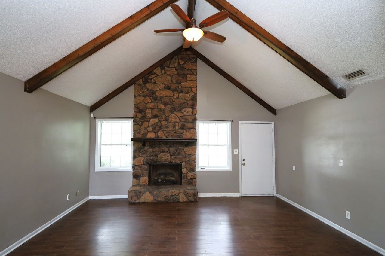 3905 Danube Cir - Photo 2 of 12