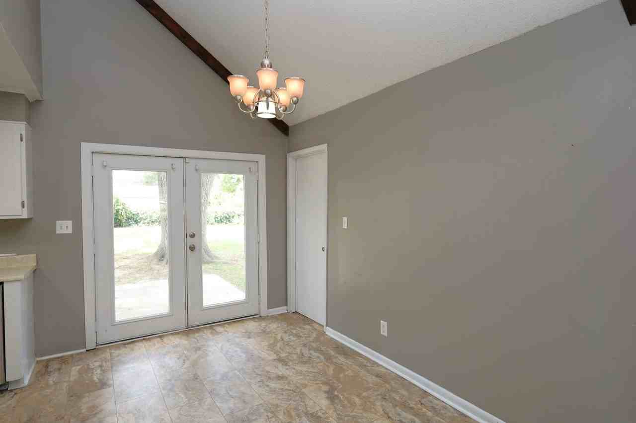 3905 Danube Cir - Photo 3 of 12