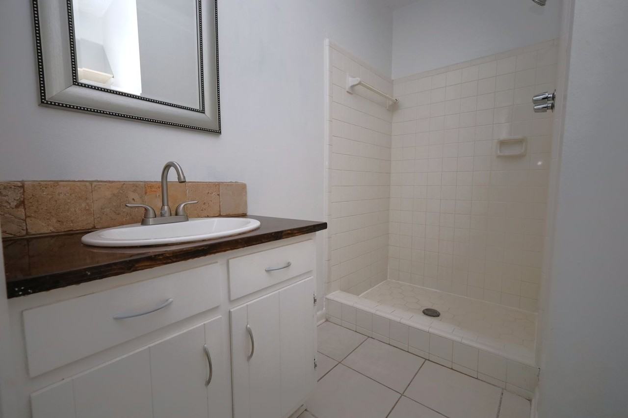 3905 Danube Cir - Photo 4 of 12