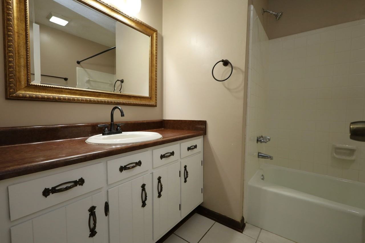 3905 Danube Cir - Photo 5 of 12