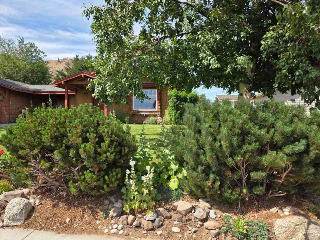 2250 Howe St - Photo 2 of 23