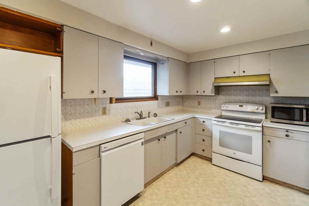 1422 S Monroe St - Photo 3 of 26