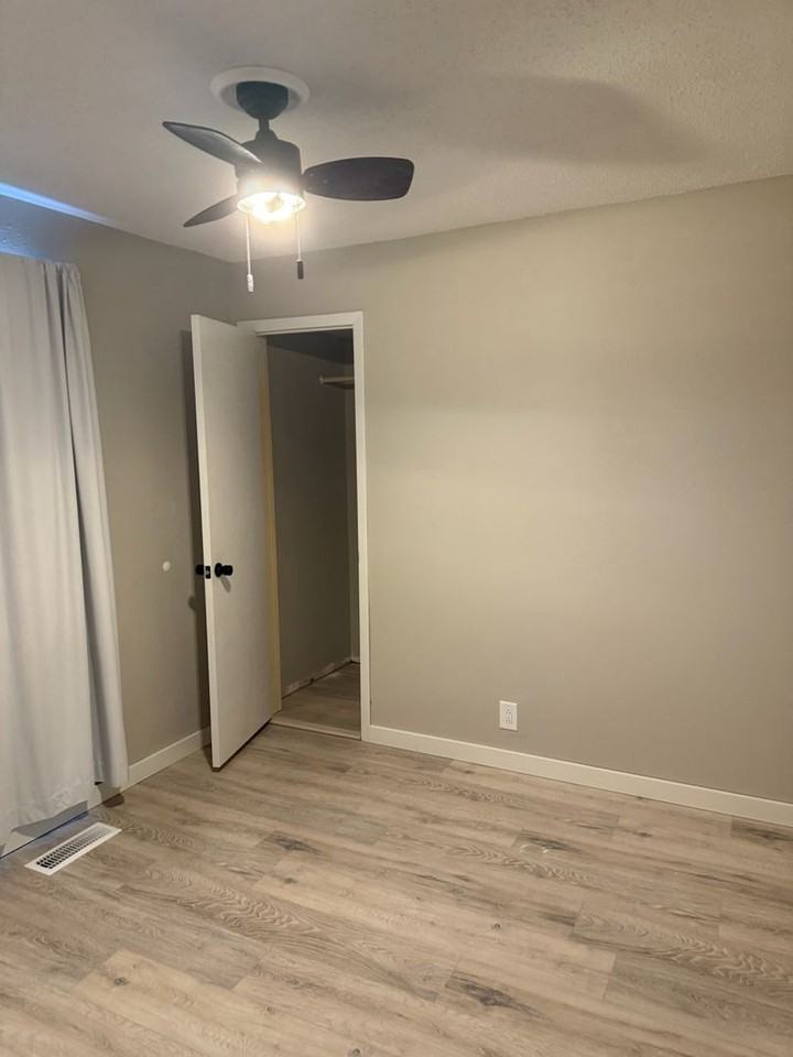 1133 Columbia St - Photo 5 of 10