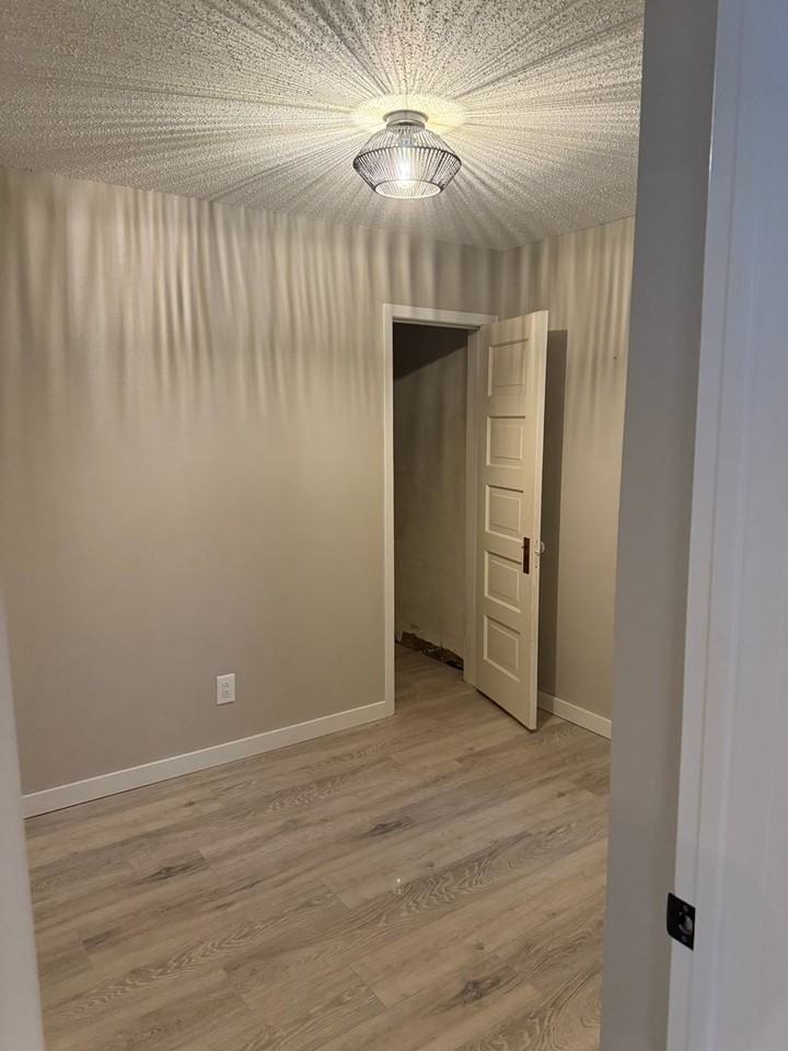 1133 Columbia St - Photo 6 of 10