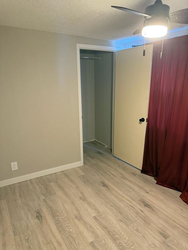 1133 Columbia St - Photo 7 of 10