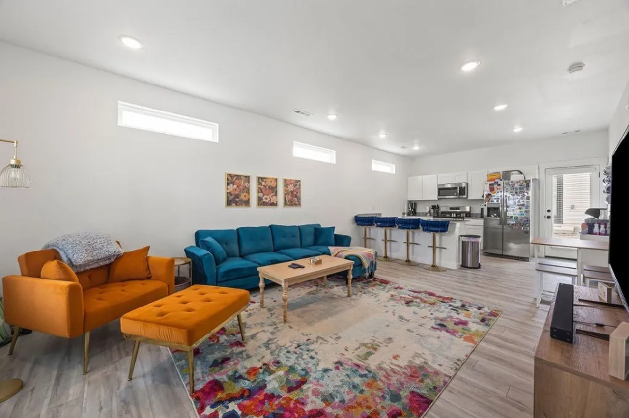 1061 Kentucky Ave - Photo 2 of 15