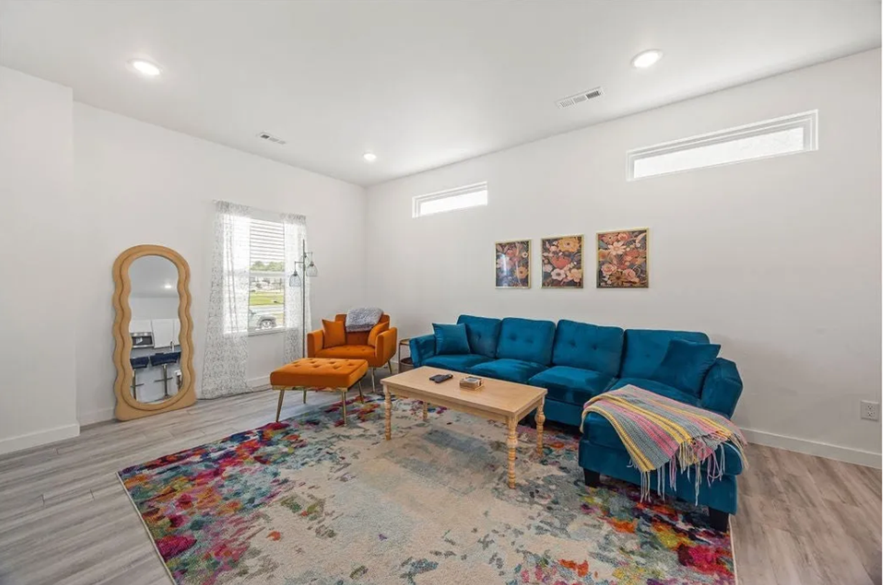 1061 Kentucky Ave - Photo 3 of 15