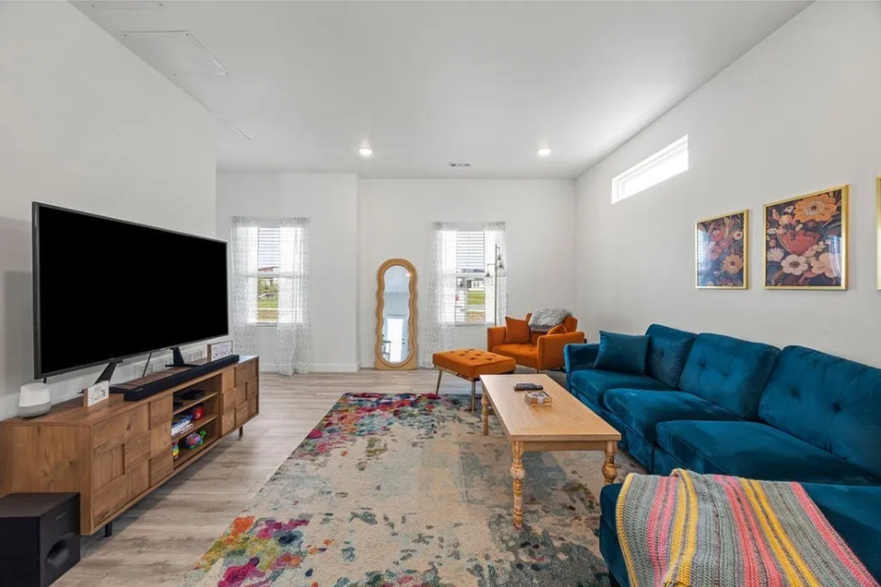 1061 Kentucky Ave - Photo 4 of 15