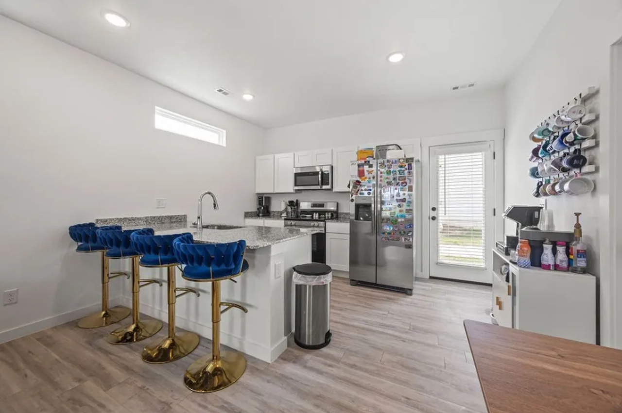 1061 Kentucky Ave - Photo 5 of 15