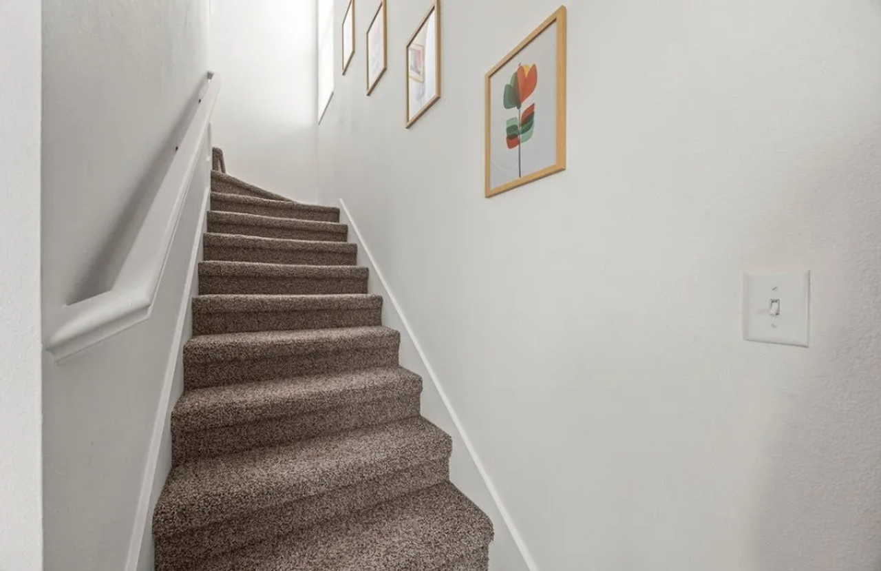 1061 Kentucky Ave - Photo 6 of 15