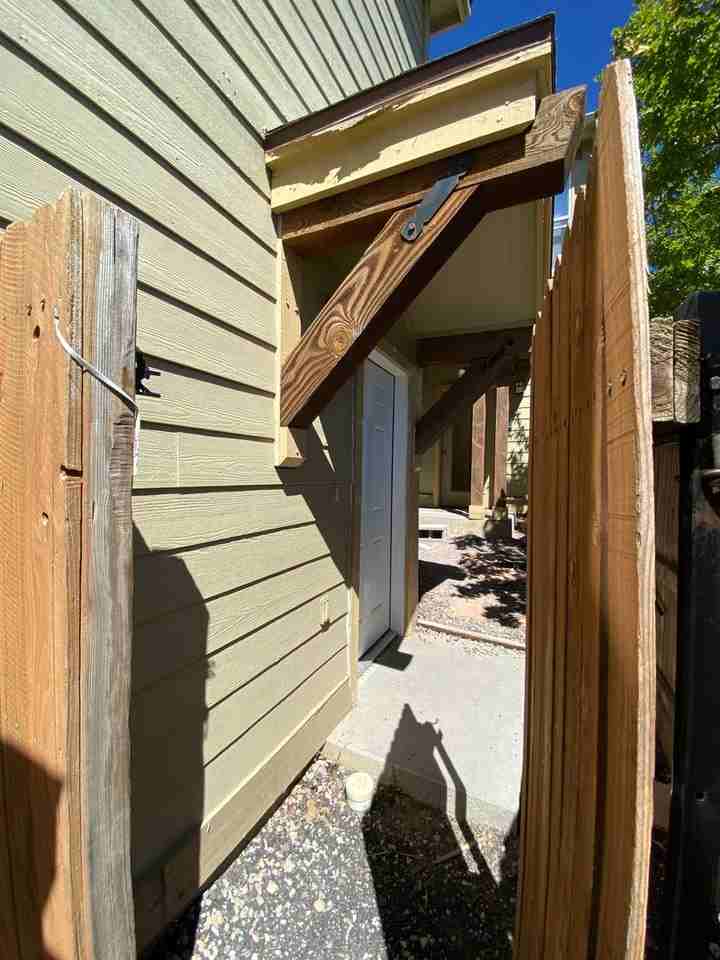 1402 E Scarlet Dr - Photo 2 of 17