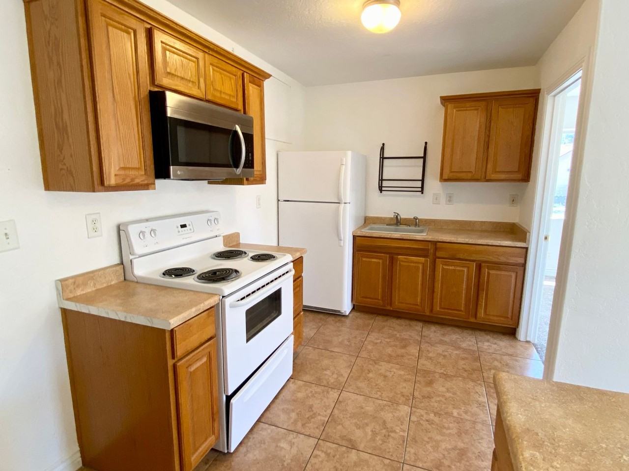 1402 E Scarlet Dr - Photo 4 of 17