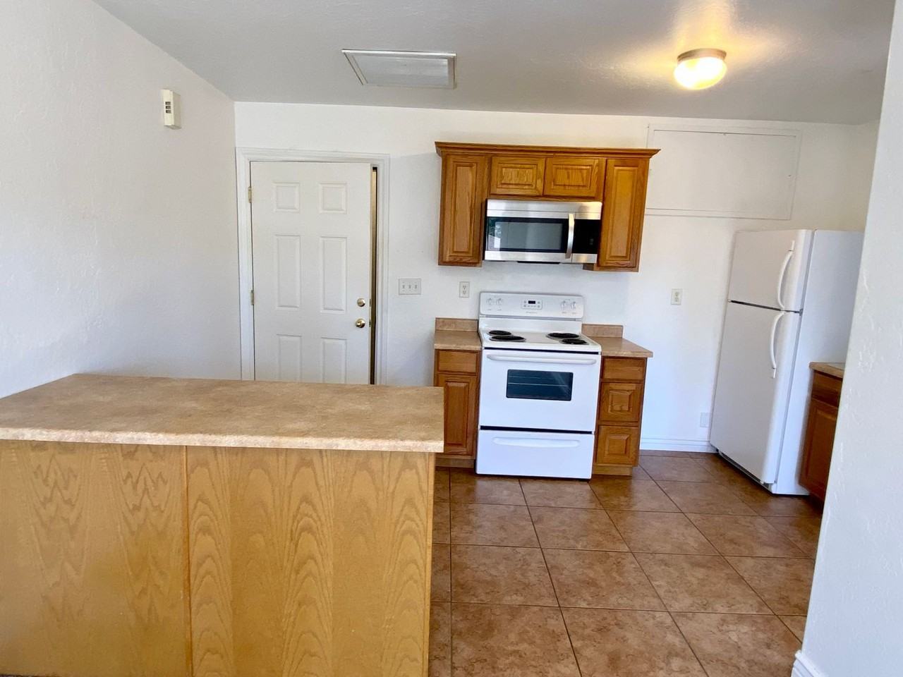 1402 E Scarlet Dr - Photo 7 of 17