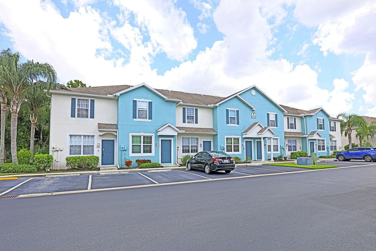 3620 Pine Oak Cir ##106