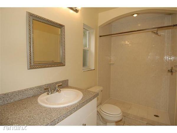 7812 NW 41st St - Photo 2 of 23