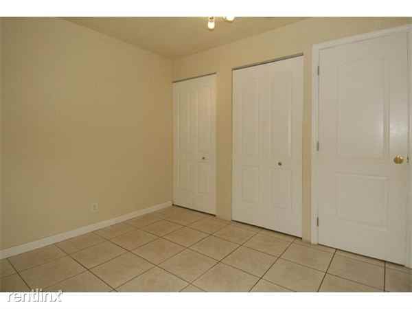 7812 NW 41st St - Photo 3 of 23