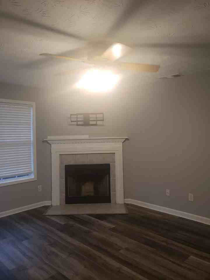 213 Abby Ct - Photo 2 of 8