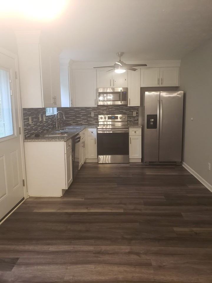 213 Abby Ct - Photo 3 of 8