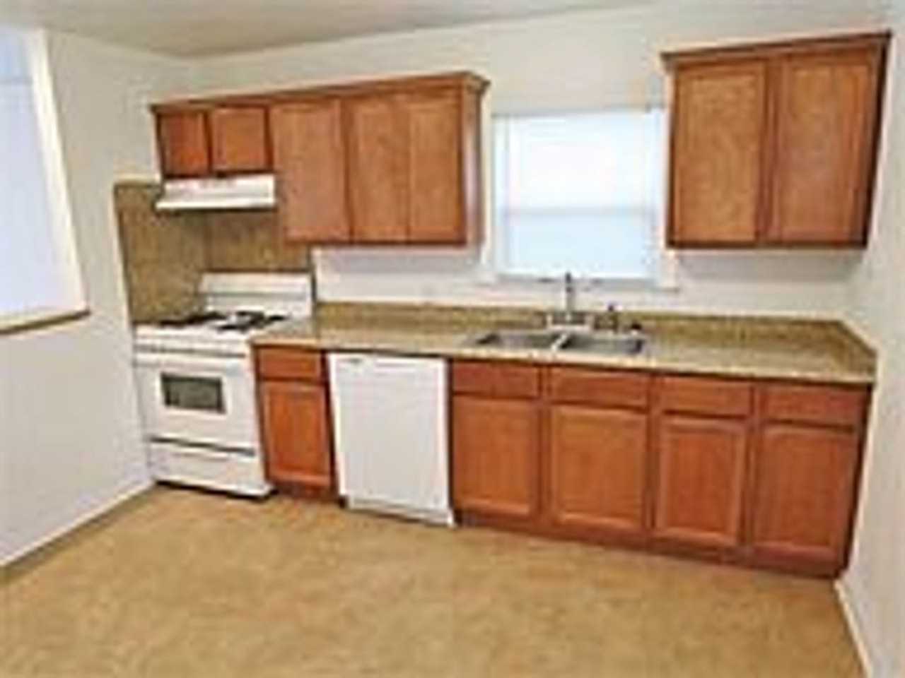 402 Emmett St - Photo 6 of 22