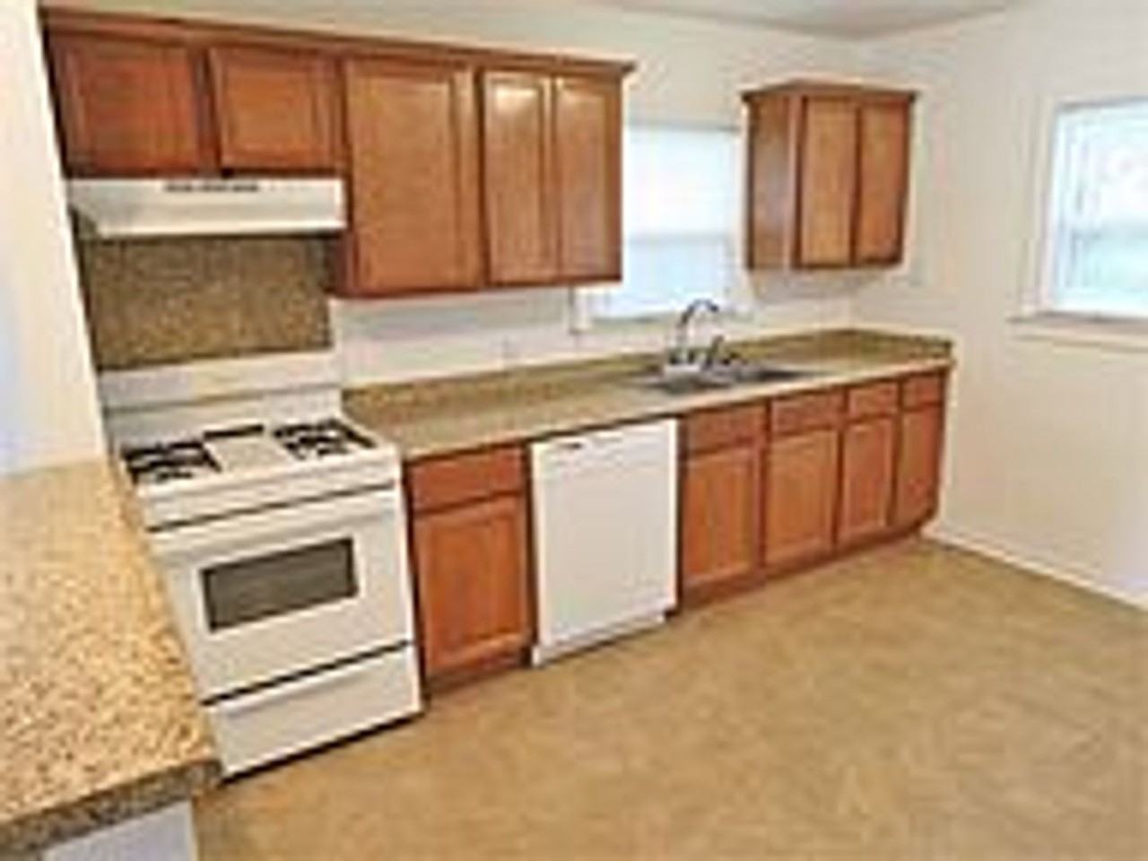 402 Emmett St - Photo 7 of 22