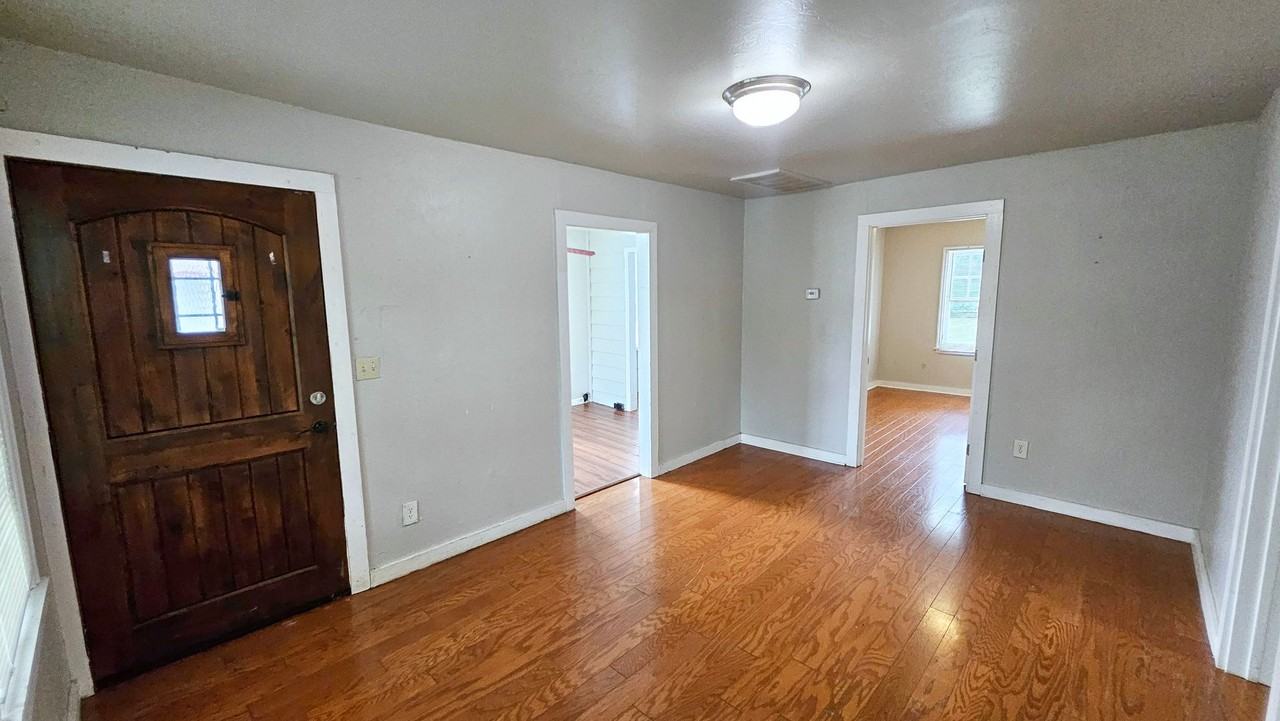 1144 Nw 83rd St - Photo 3 of 15