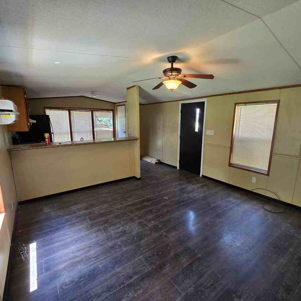 507 Ferrell St - Photo 4 of 10