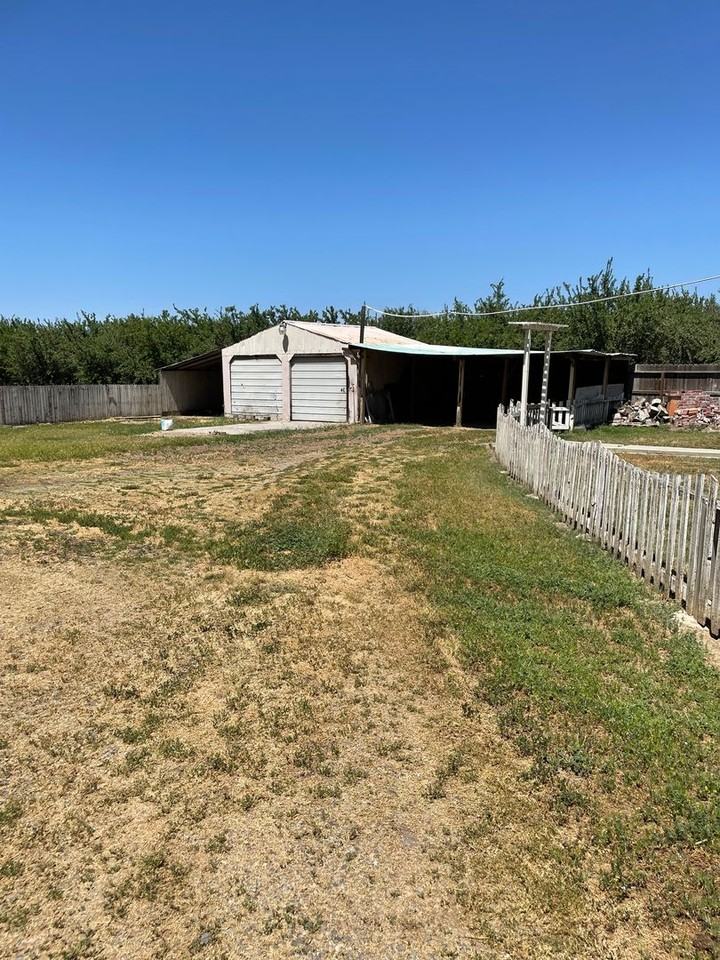 17121 Brannon Ave - Photo 3 of 23