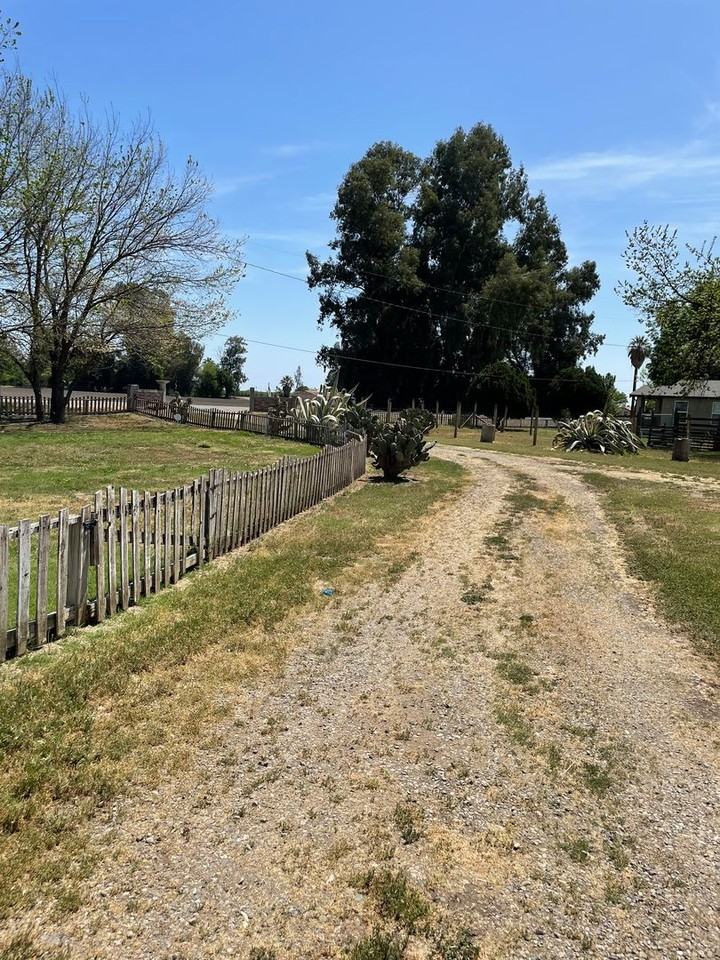 17121 Brannon Ave - Photo 4 of 23