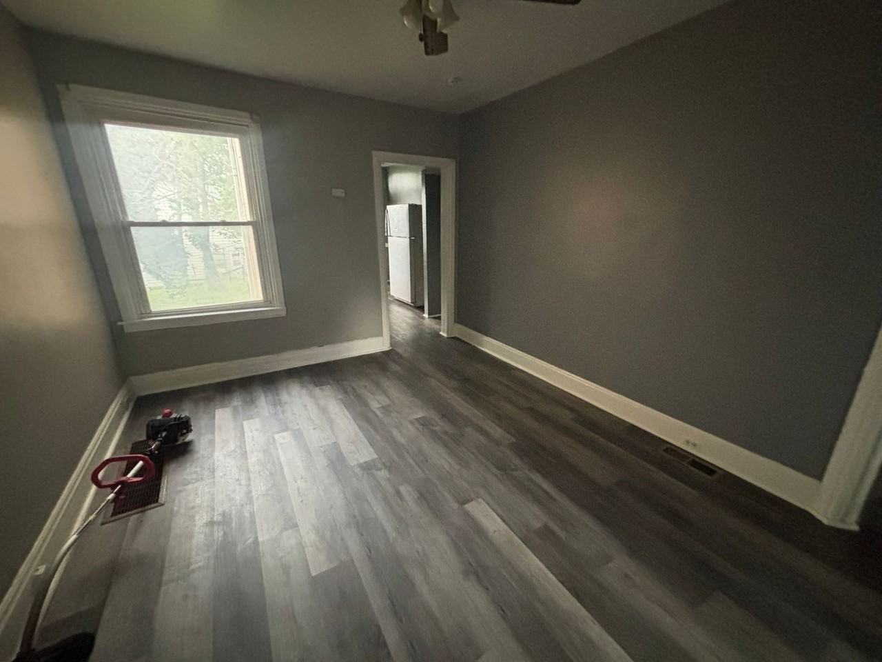 1324 W Sycamore St - Photo 2 of 6