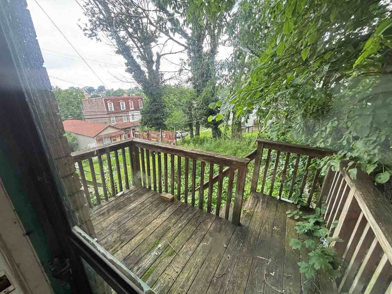 1324 W Sycamore St - Photo 4 of 6