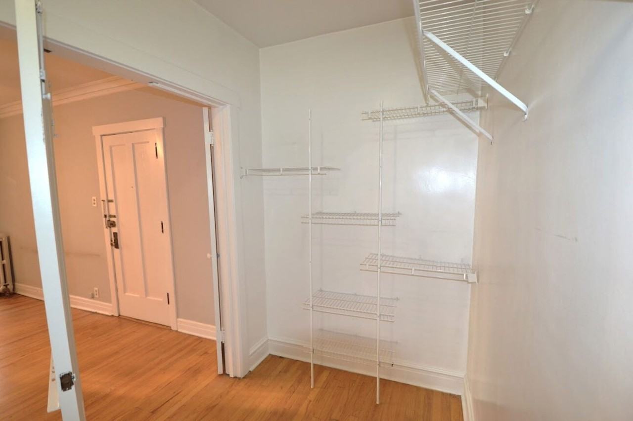 4406 N Rockwell St #3 - Photo 6 of 10