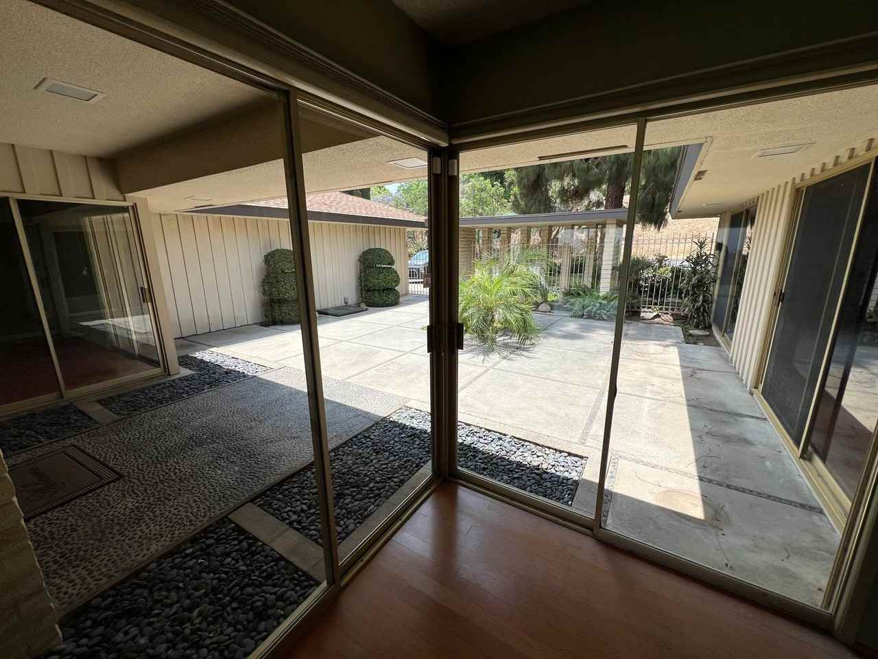 25120 Huron St - Photo 4 of 23