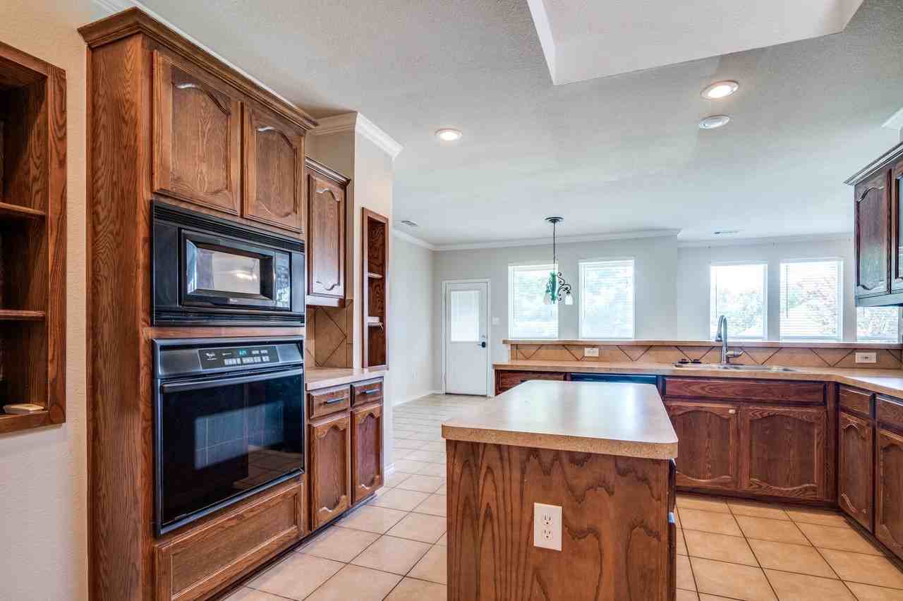 509 Crownpoint Ln - Photo 3 of 12