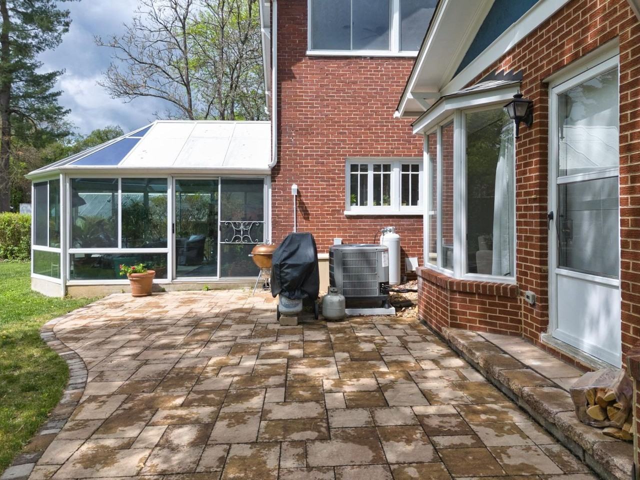 7 Park St - Photo 3 of 16