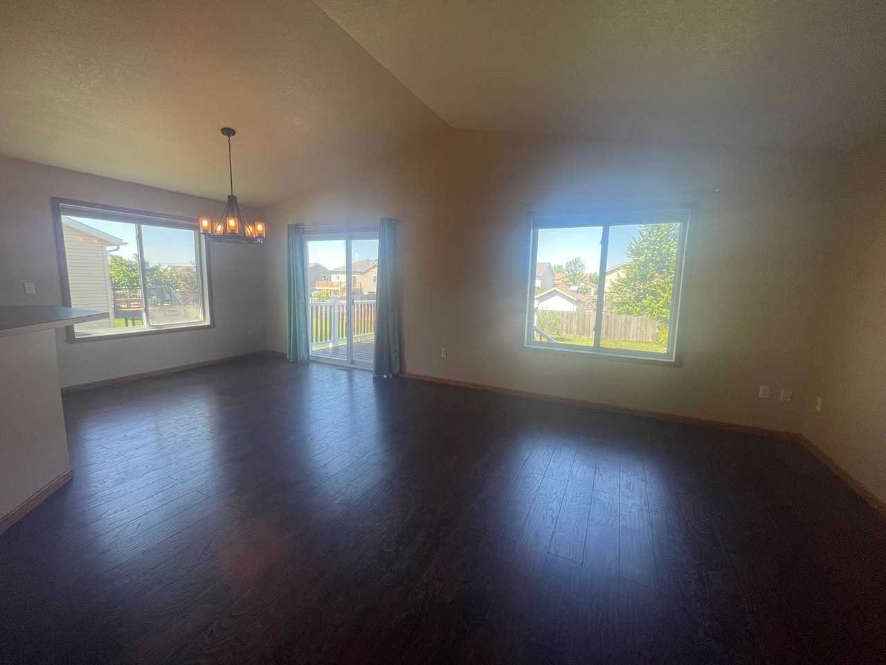 4516 Westport Pkwy - Photo 3 of 16