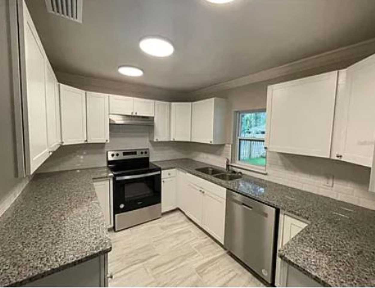 2014 Nw 35th Ave - Photo 3 of 20