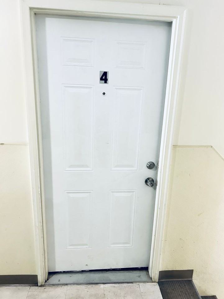 140 E Chestnut St #4 - Photo 3 of 14