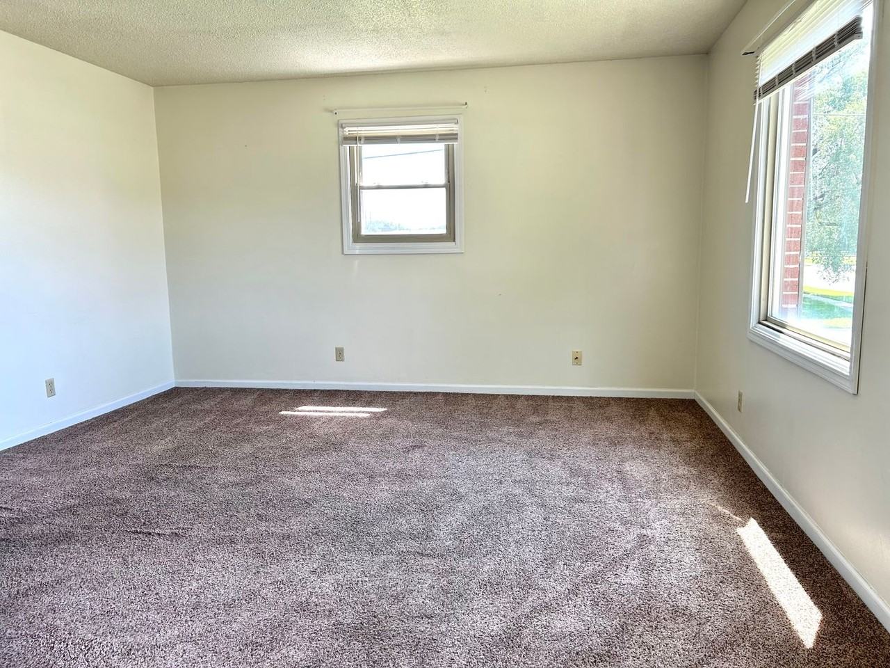 140 E Chestnut St #4 - Photo 6 of 14