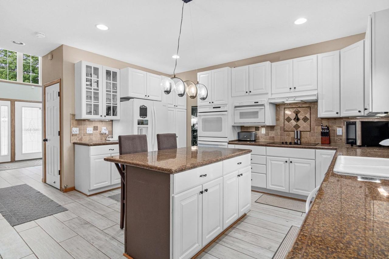 14217 Footbridge Way - Photo 7 of 32