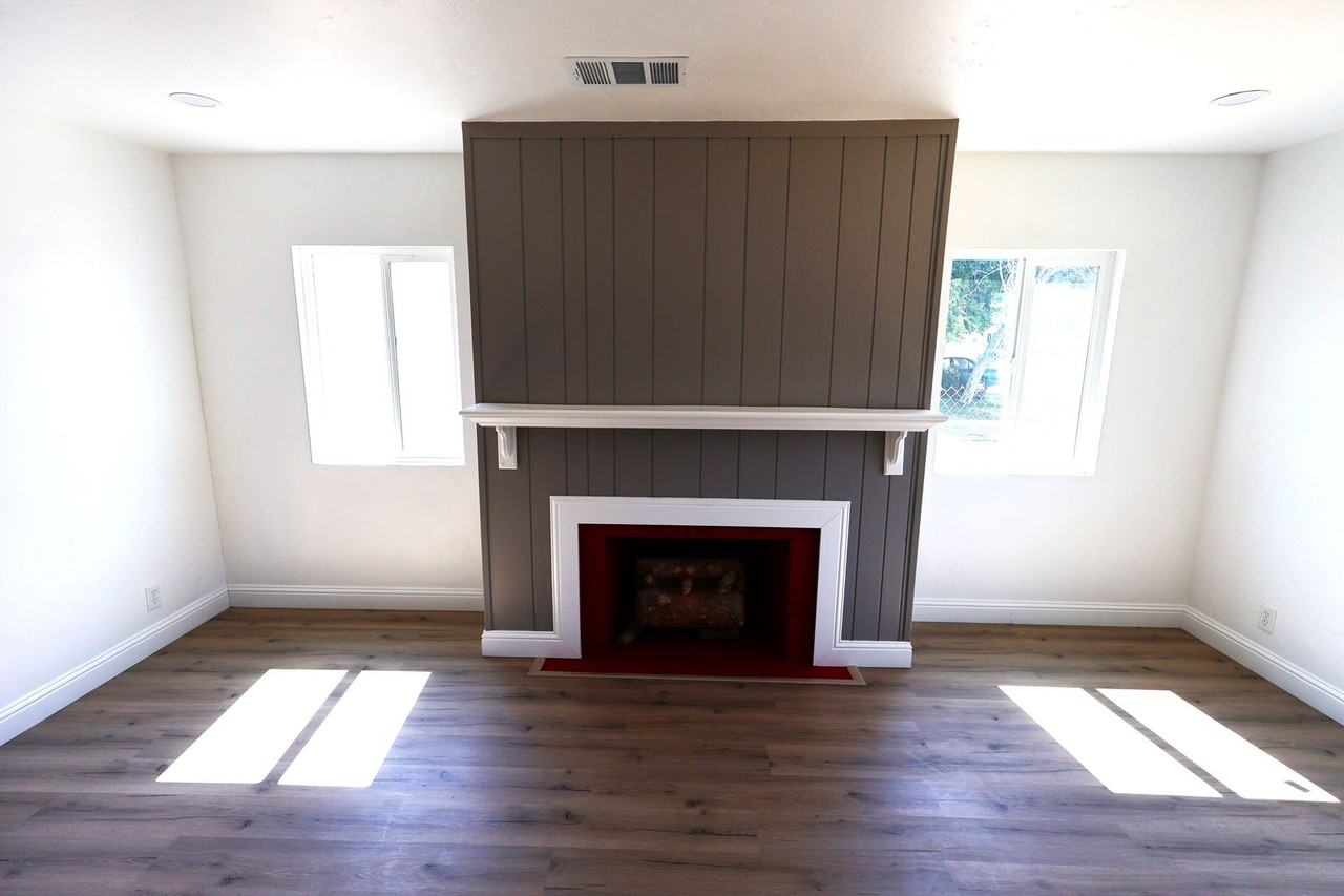 301 10th Street - Photo 3 of 17