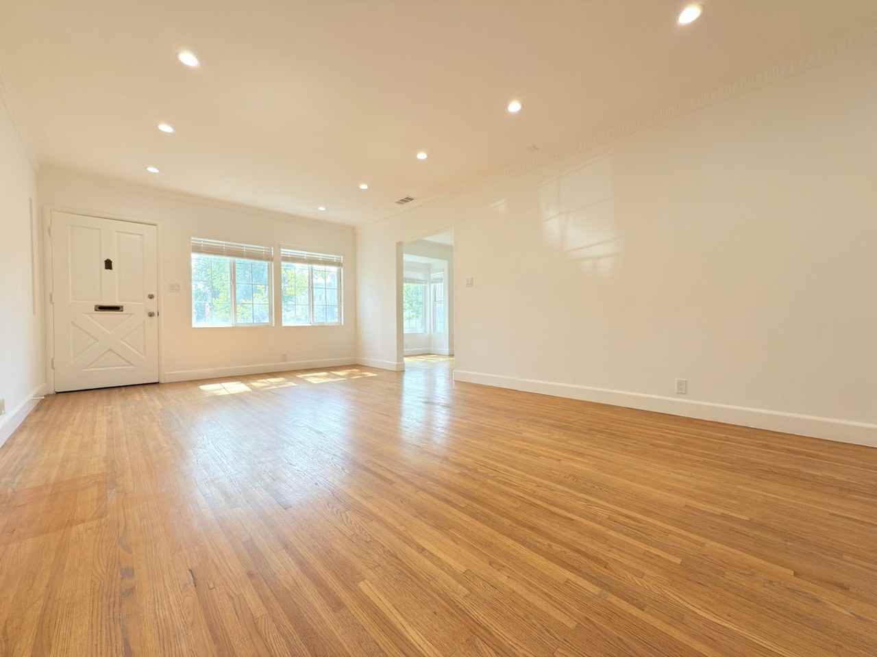 6203 Agnes Ave - Photo 3 of 35